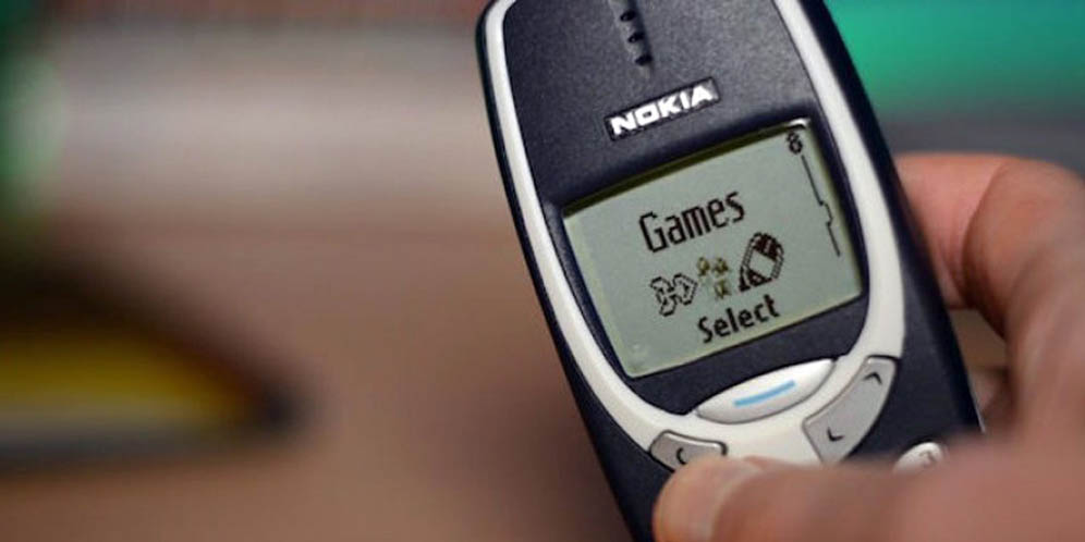 Tahan Banting, Nokia 3310 Disetrum 1 Juta Volt Tetap Nyala thumbnail